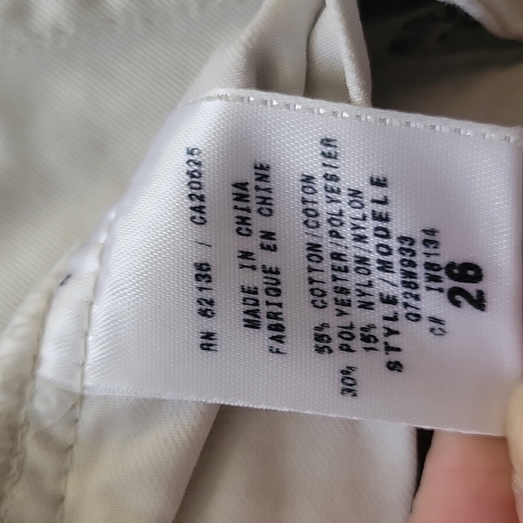 Guess Khaki Bermuda Shorts, size 26 - Picture 3 of 5